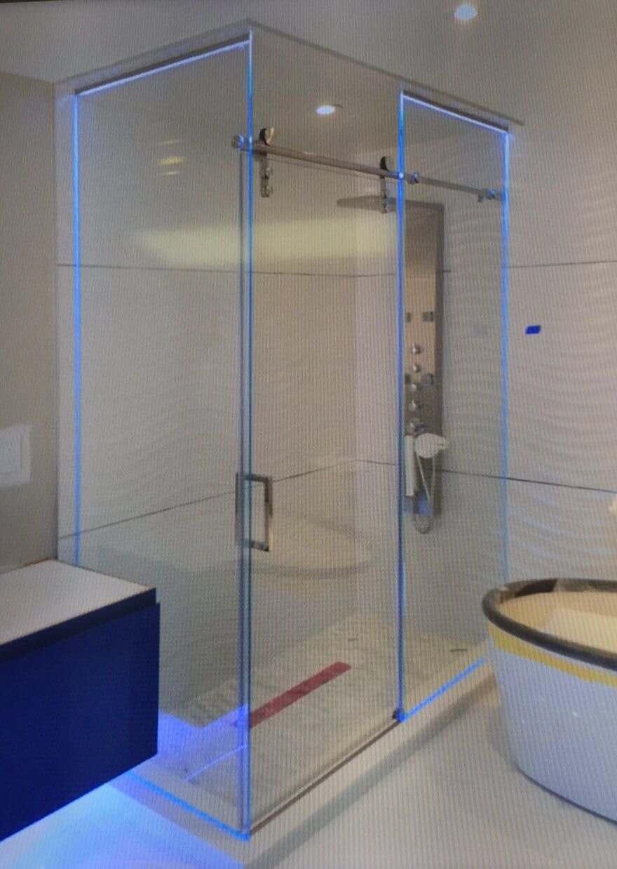 Frameless Showers image 9